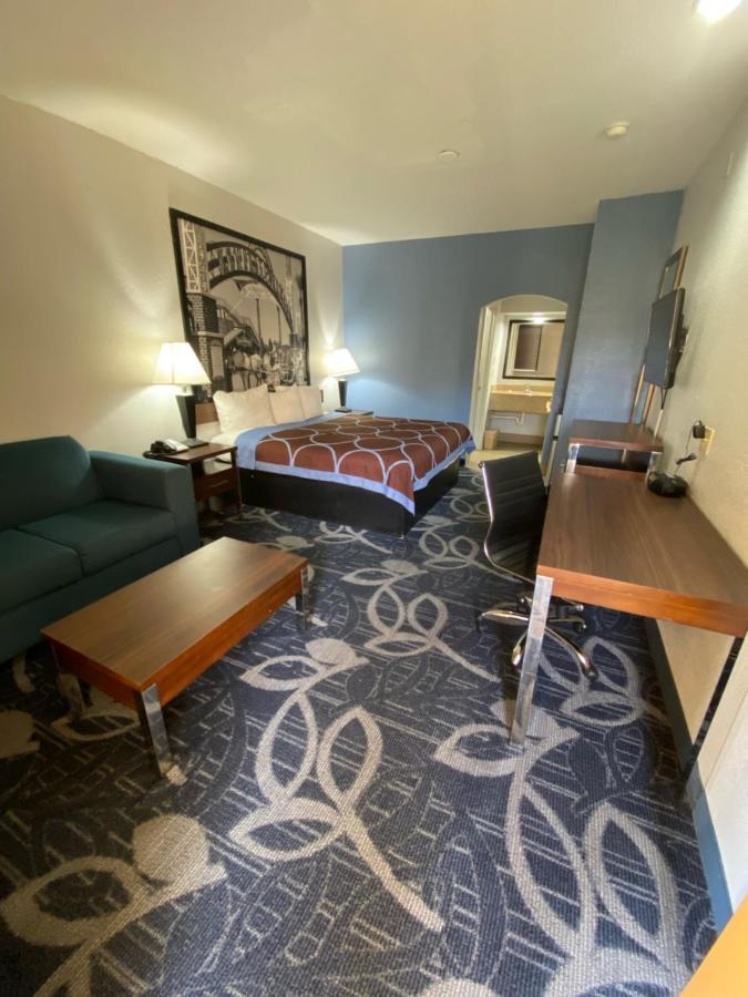 Hotel Super 8 By Wyndham Hobby Airport South 2*