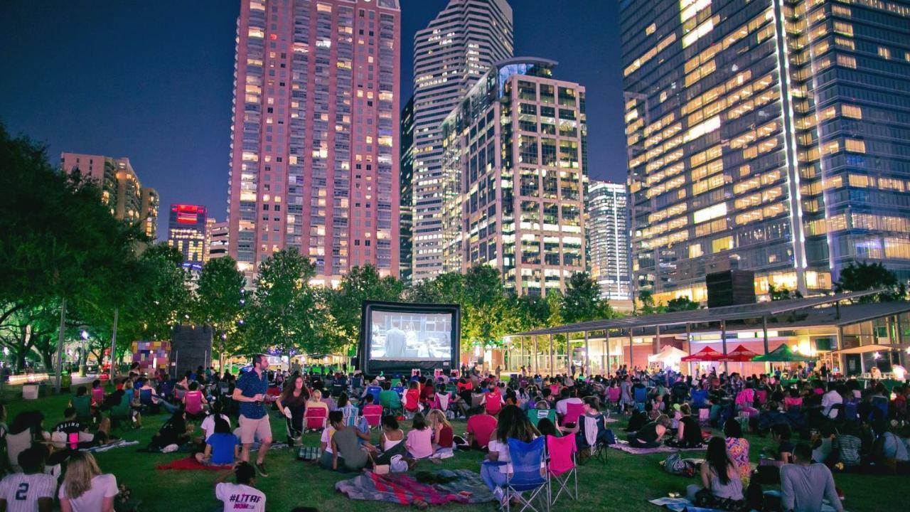 Apartment Urban Oasis Your Perfect Getaway In The Heart Of Downtown! Houston