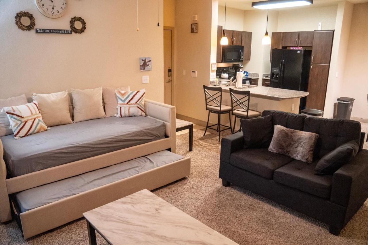 Apartment Galleria-uptown Modern Apt *
