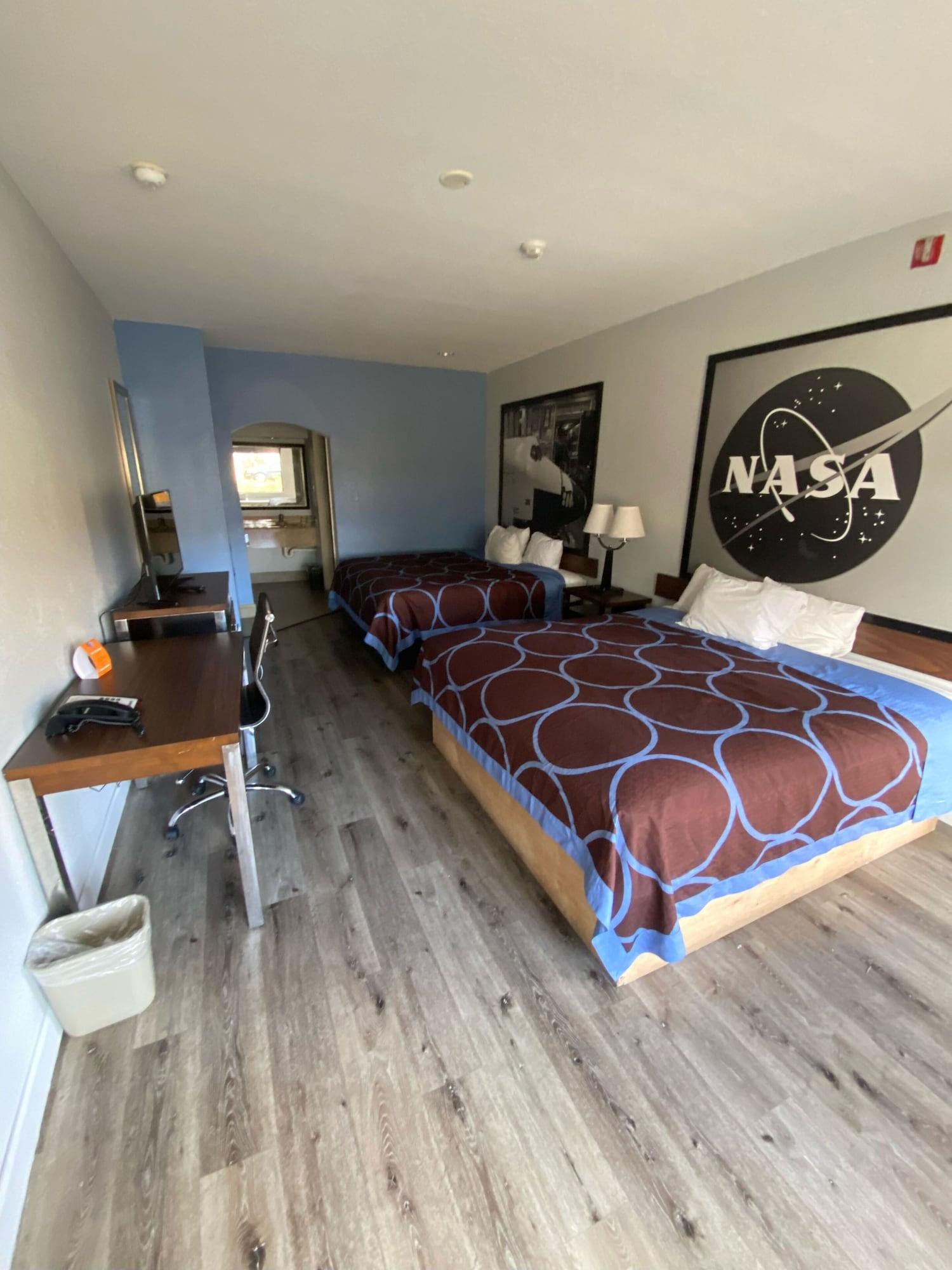 Super 8 By Wyndham Hobby Airport South Hotel
