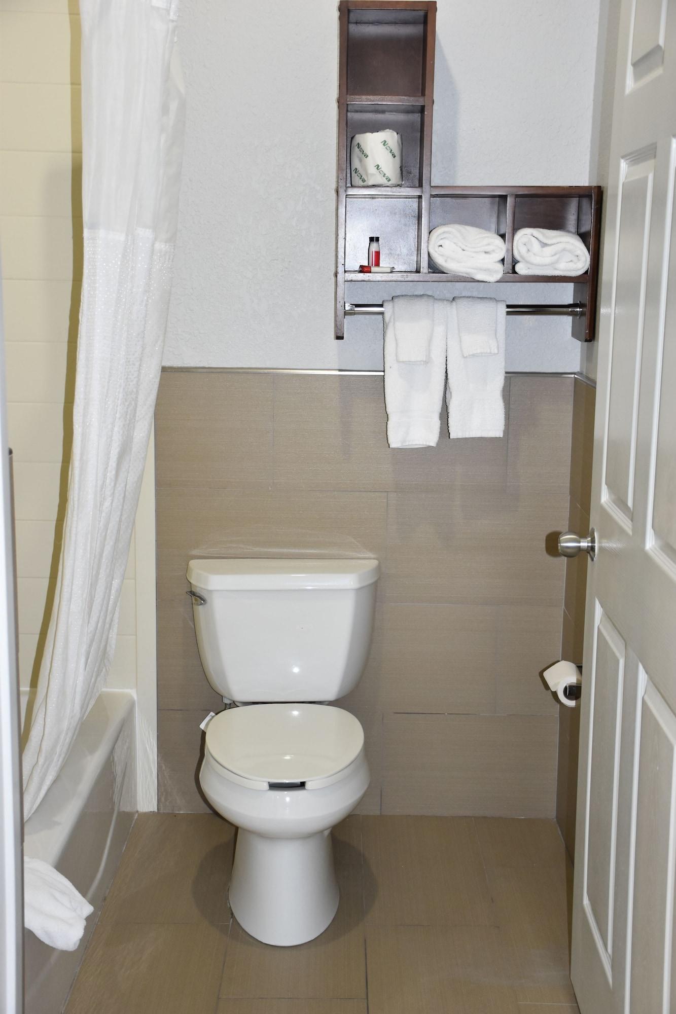 Hotel Super 8 By Wyndham Hobby Airport South 2*