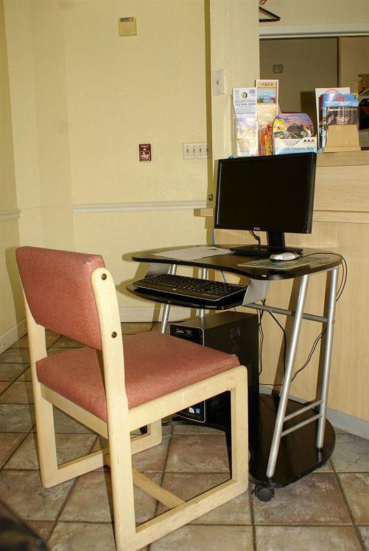 Americas Value Hobby Airport 3*