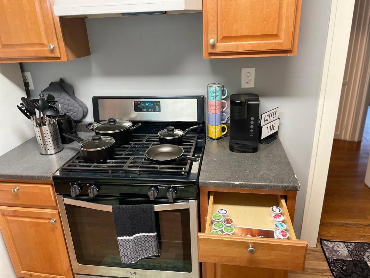 2nd Level Duplex, Downtown Near Toyota Center, Smoking Allowed On Balcony! *