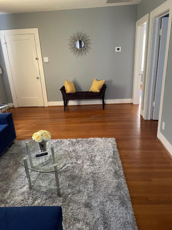 2nd Level Duplex, Downtown Near Toyota Center, Smoking Allowed On Balcony! Apartment Houston