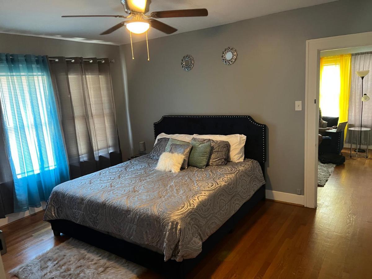 2nd Level Duplex, Downtown Near Toyota Center, Smoking Allowed On Balcony! Apartment