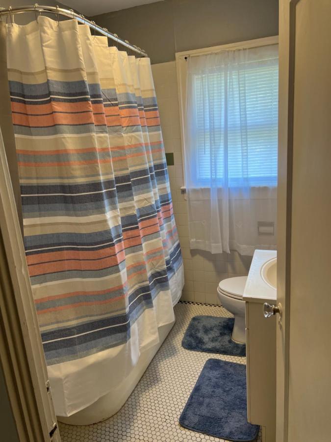 2nd Level Duplex, Downtown Near Toyota Center, Smoking Allowed On Balcony!