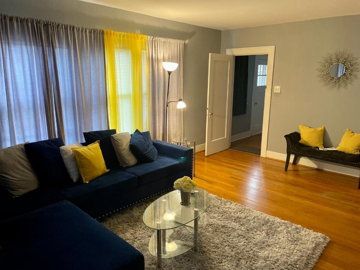 2nd Level Duplex, Downtown Near Toyota Center, Smoking Allowed On Balcony! Apartment