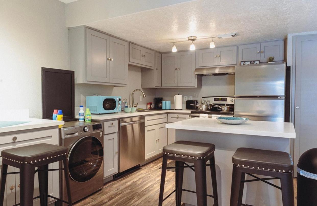 Apartment Premium Styled 2 Bedroom In The Heart Of The Heights *