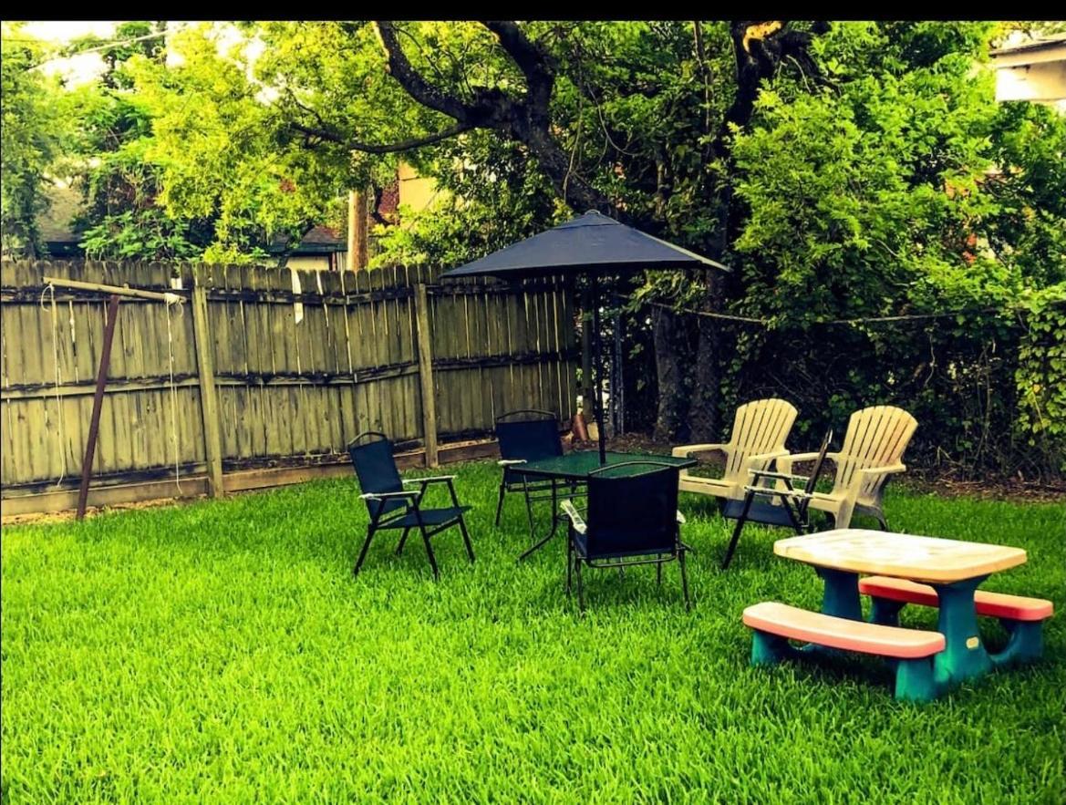 2nd Level Duplex, Downtown Near Toyota Center, Smoking Allowed On Balcony! * Houston