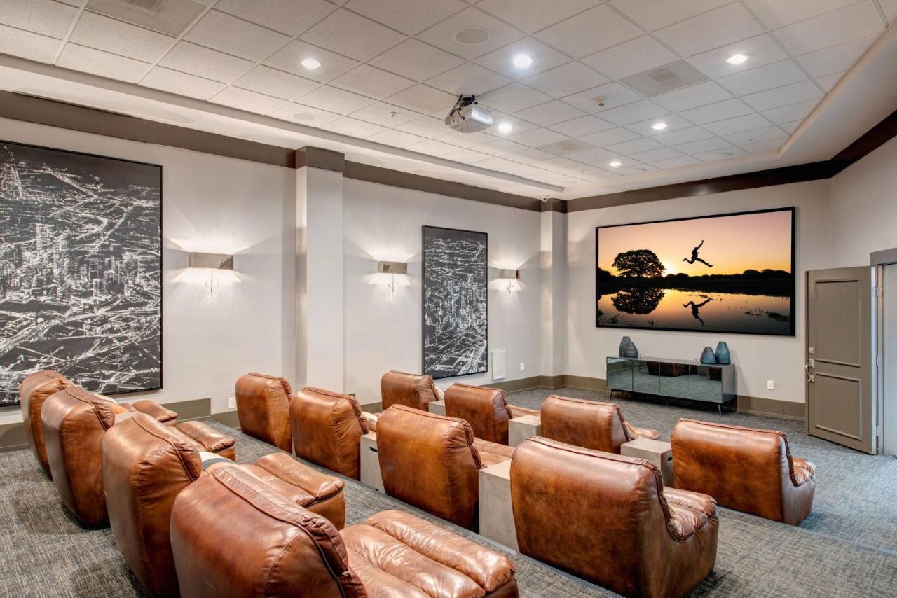 The Diamond Lux Apt Near Nrg & Tx Med Center W Pool Apartment *
