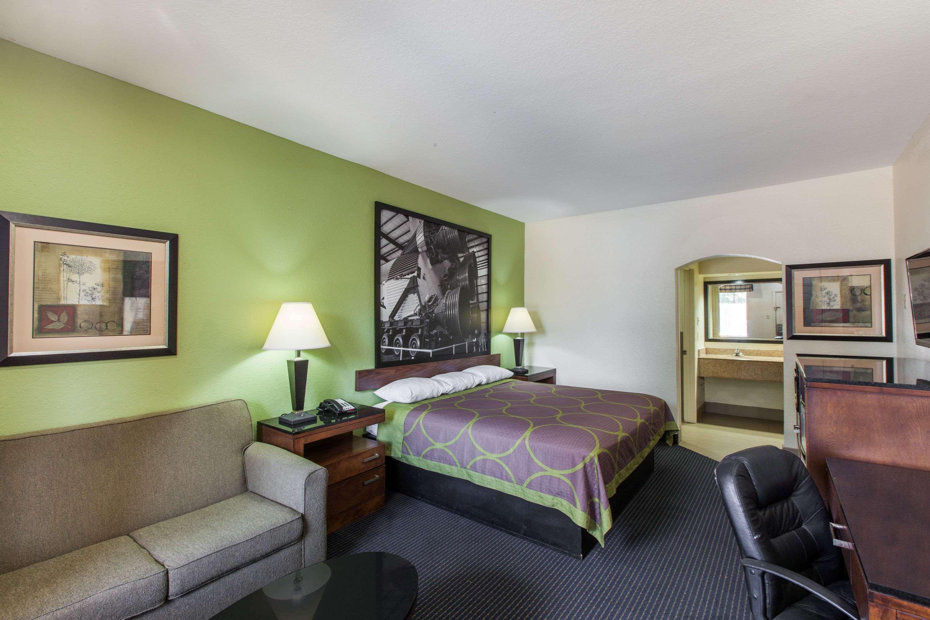 Super 8 By Wyndham Hobby Airport South 2*
