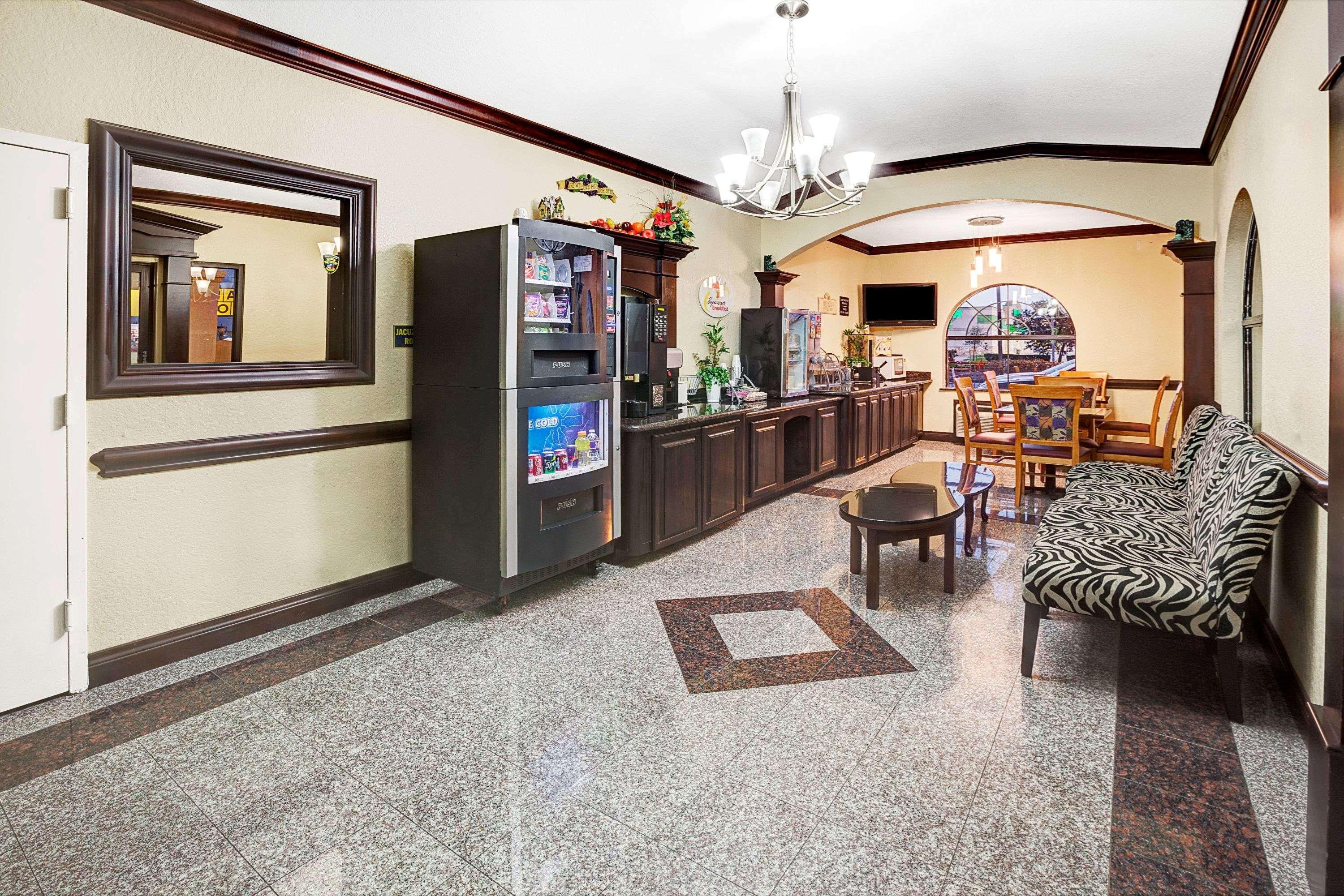 Super 8 By Wyndham Hobby Airport South