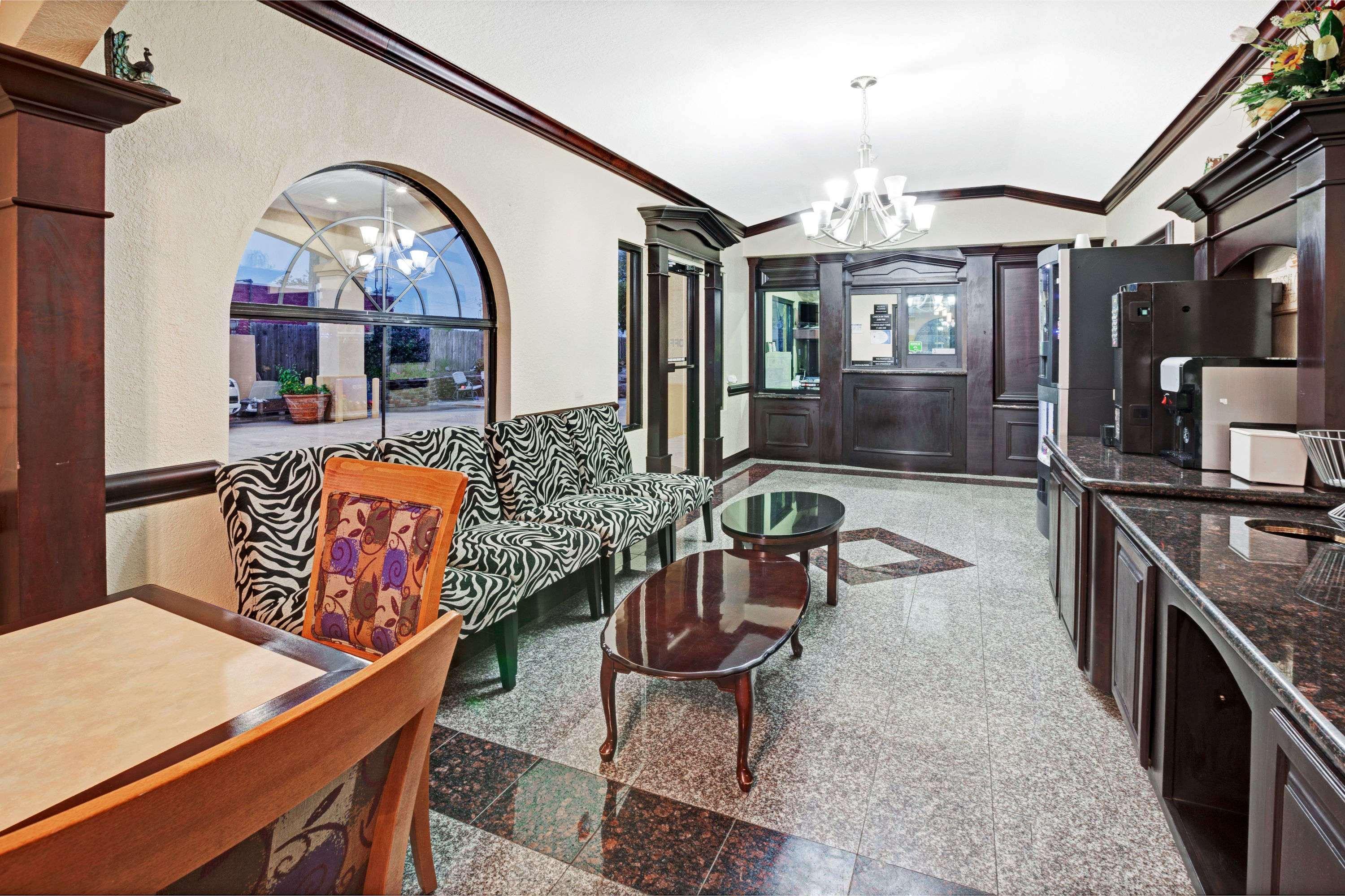 Super 8 By Wyndham Hobby Airport South Houston