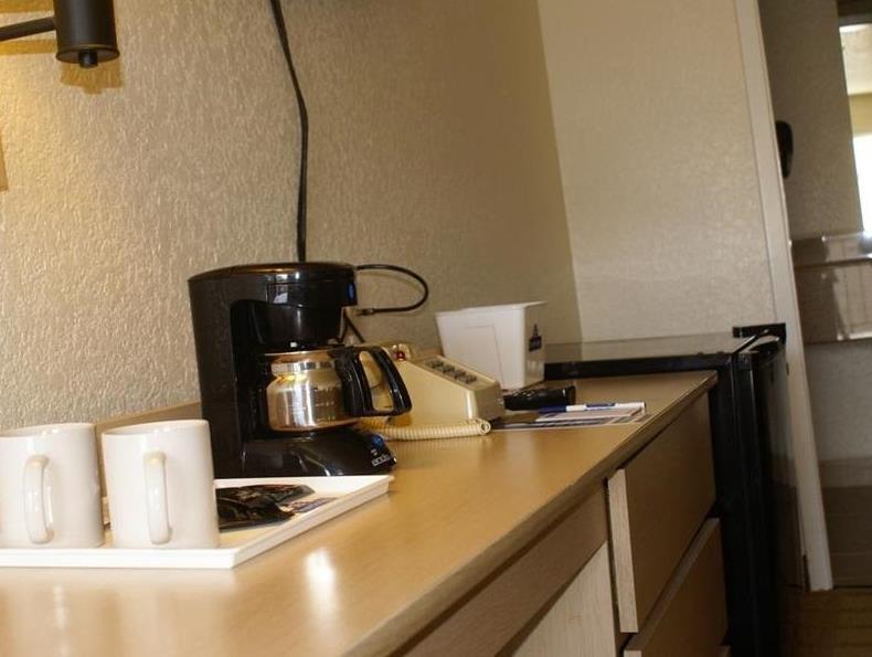 Motel Americas Value Hobby Airport 3*