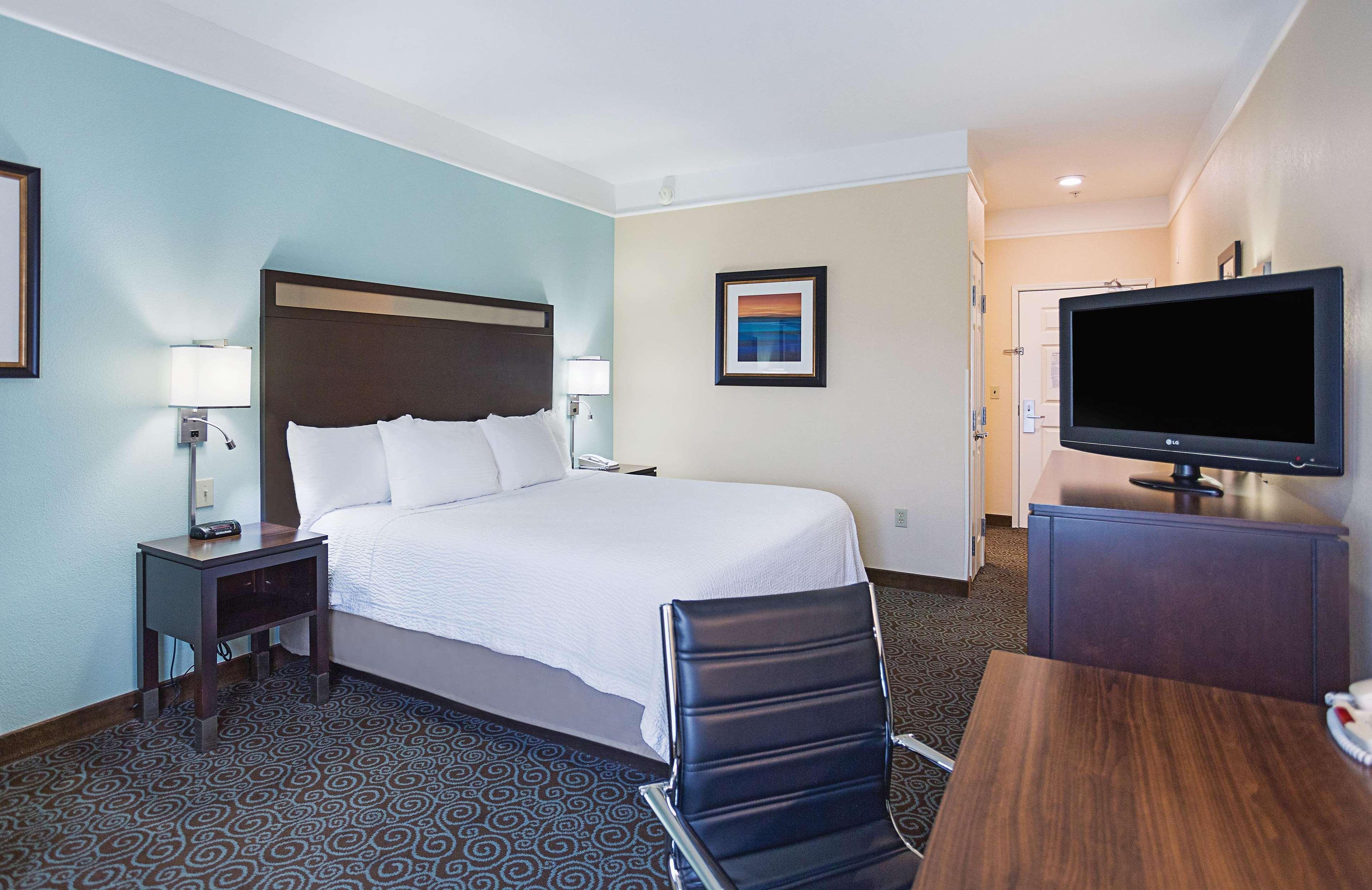 Hotel Spark By Hilton West Clay Road 3*