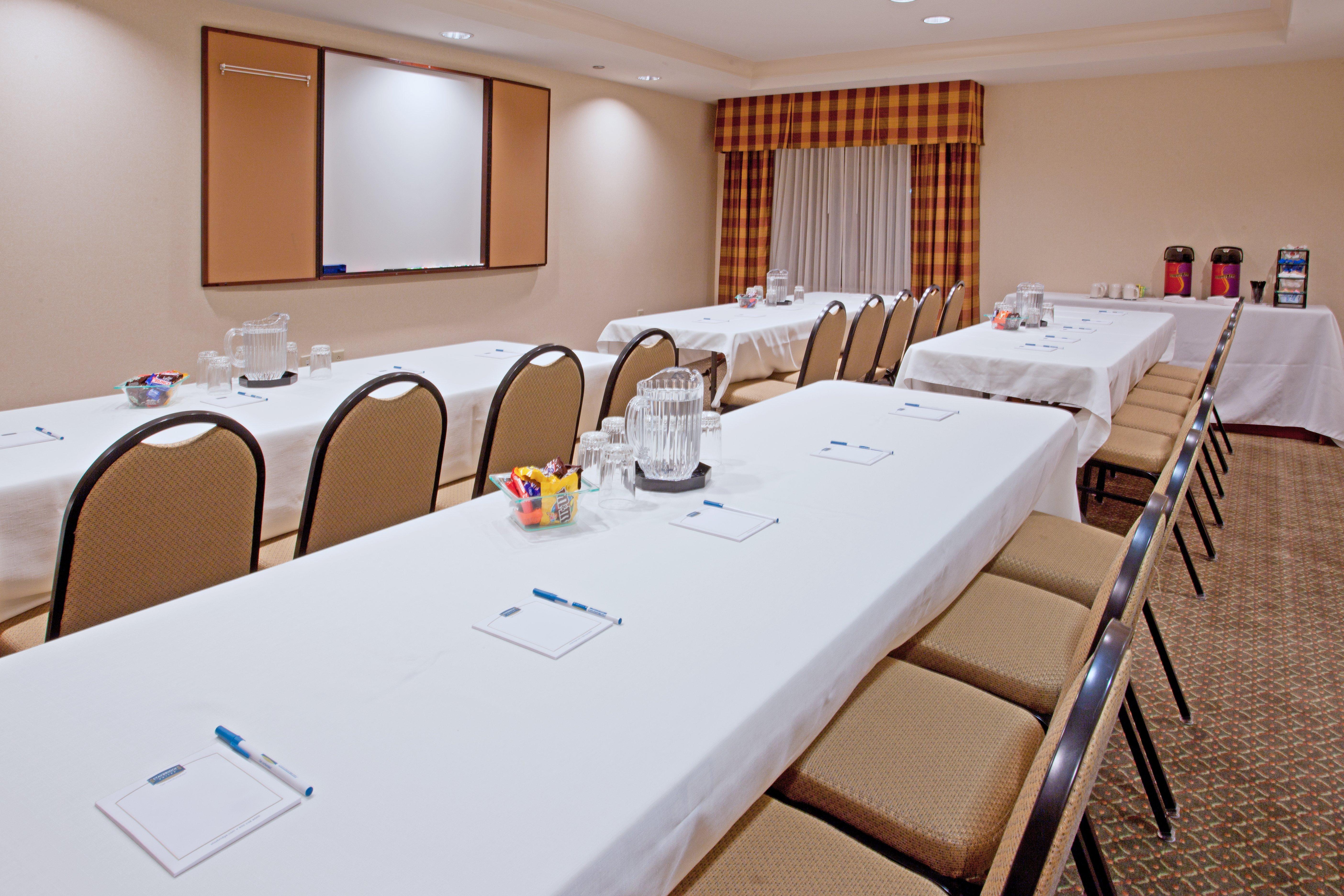 Staybridge - Willowbrook By Ihg Hotel