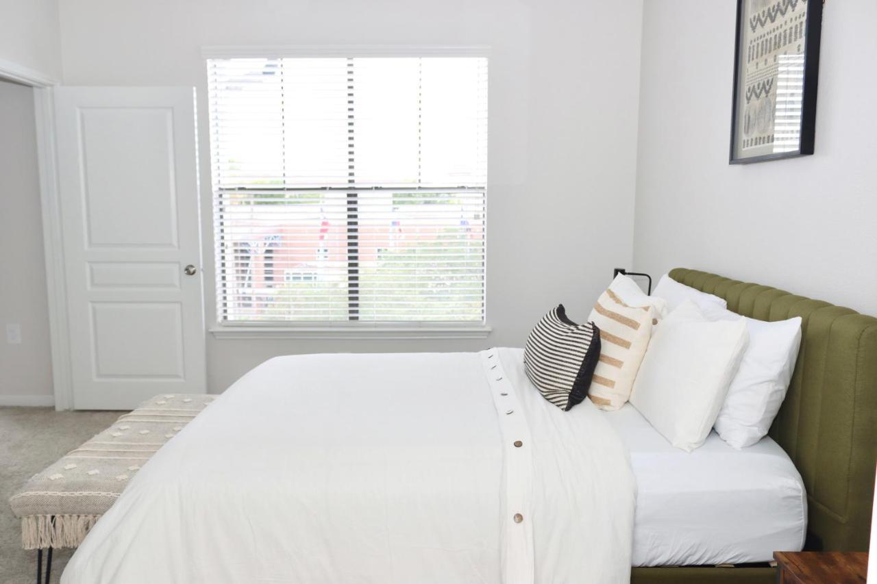 Lovely Texas Medical Center 1 Bedroom Luxury Apartment