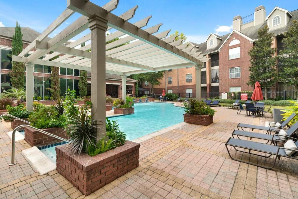 Apartment Uptown Escape - Modern, 1bd Near The Galleria Houston