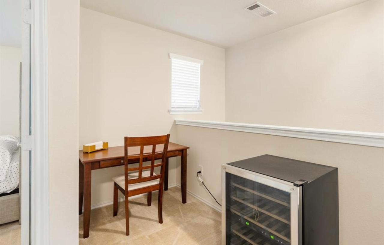 N-e-g House - Near David Wayne Hooks Airport Holiday home Houston