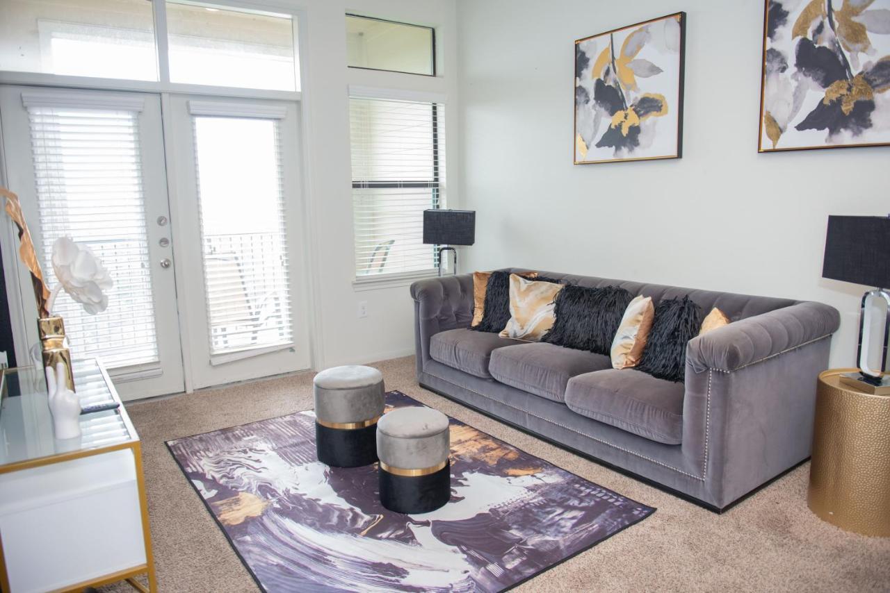 The Relaxation At Luxury Palace Apartment