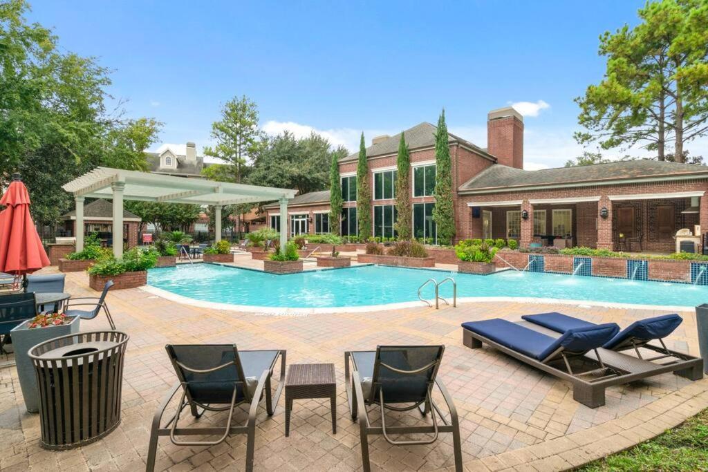 Uptown Escape - Modern, 1bd Near The Galleria Apartment *