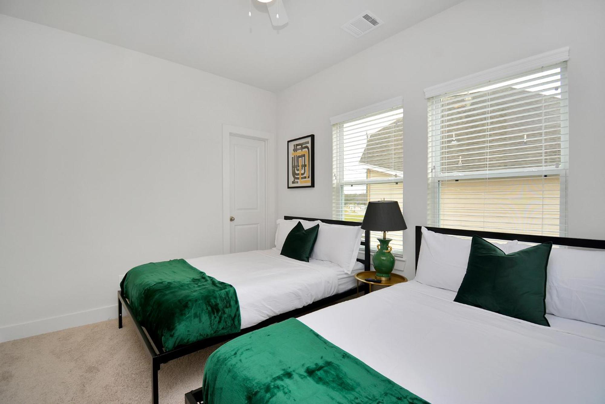 Emerald Palace - New, Modern 3br Townhome Close To Downtown, Nrg, Med Ctr