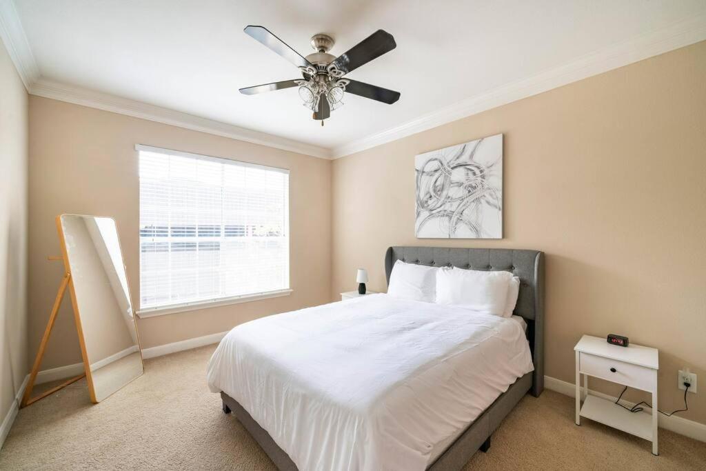 Uptown Escape - Modern, 1bd Near The Galleria Apartment *