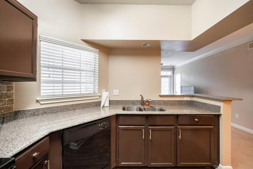 Uptown Escape - Modern, 1bd Near The Galleria Apartment