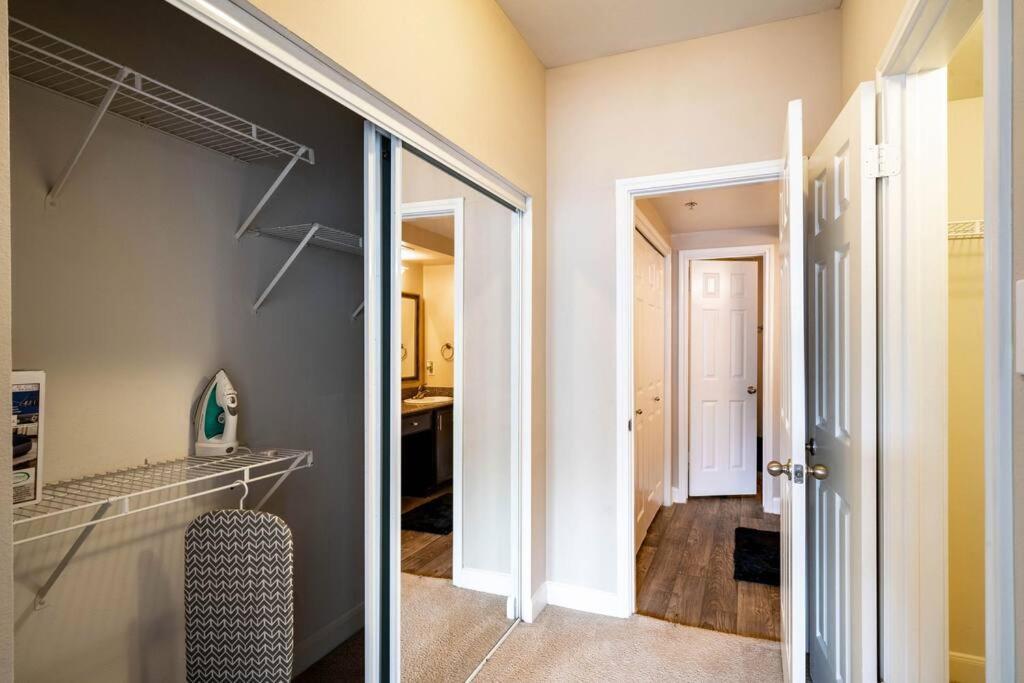 Uptown Escape - Modern, 1bd Near The Galleria Apartment