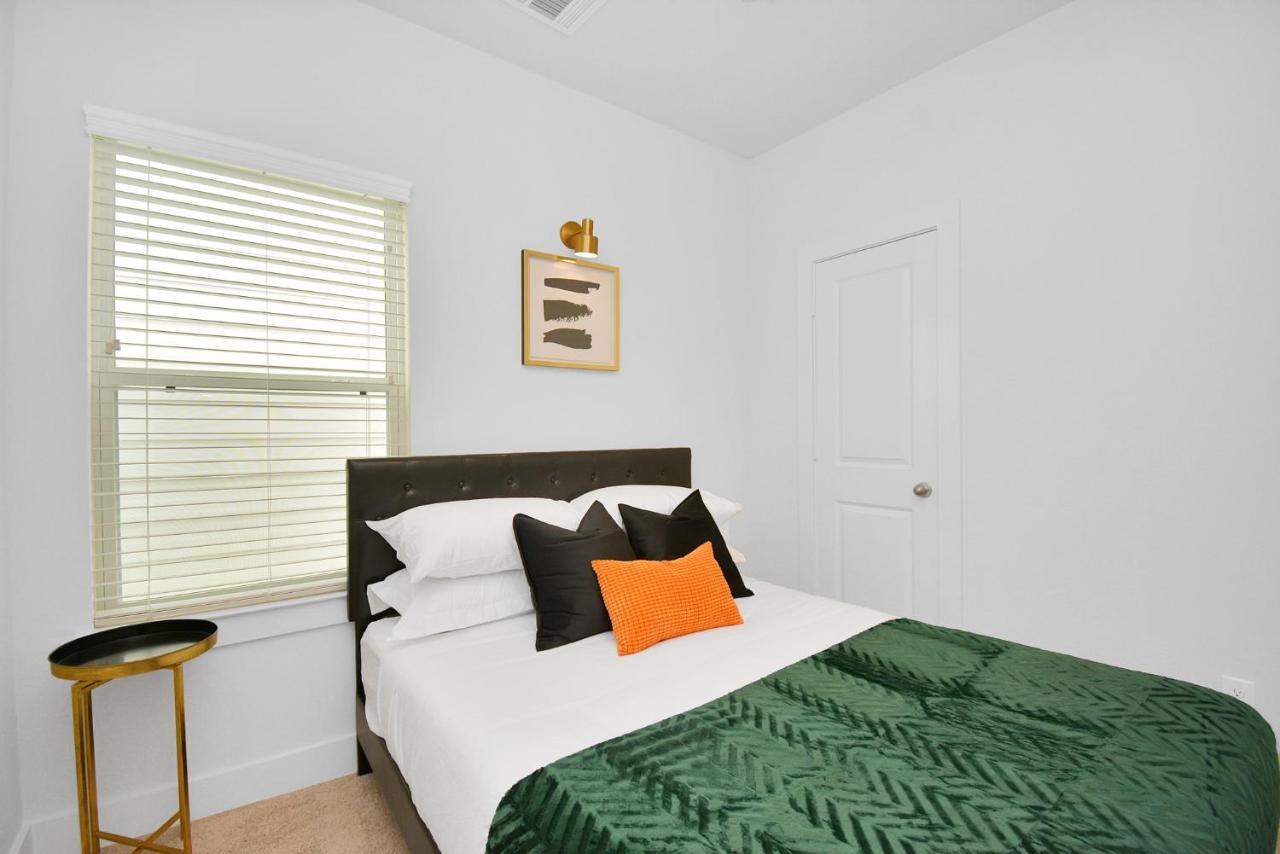 Holiday home Emerald Palace - New, Modern 3br Townhome Close To Downtown, Nrg, Med Ctr