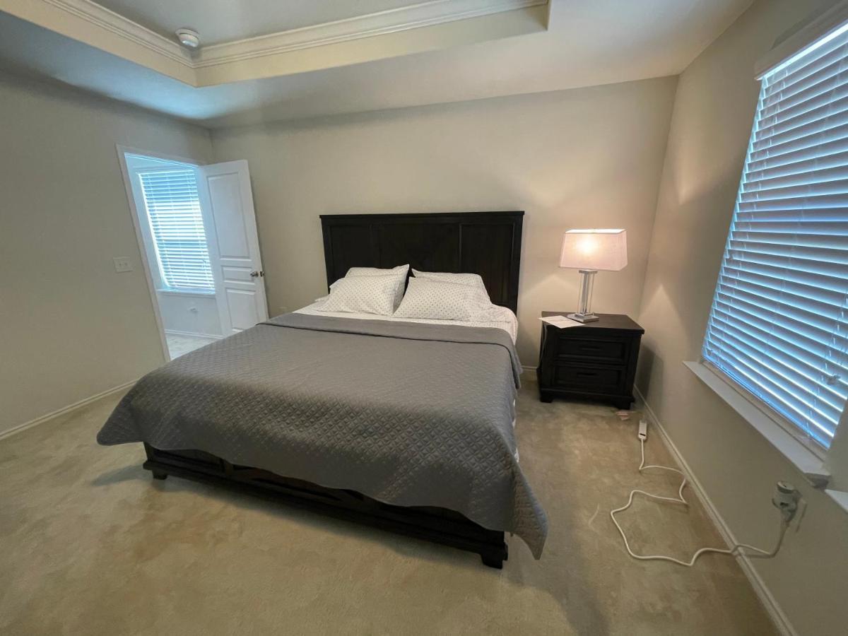 Holiday home N-e-g House - Near David Wayne Hooks Airport *