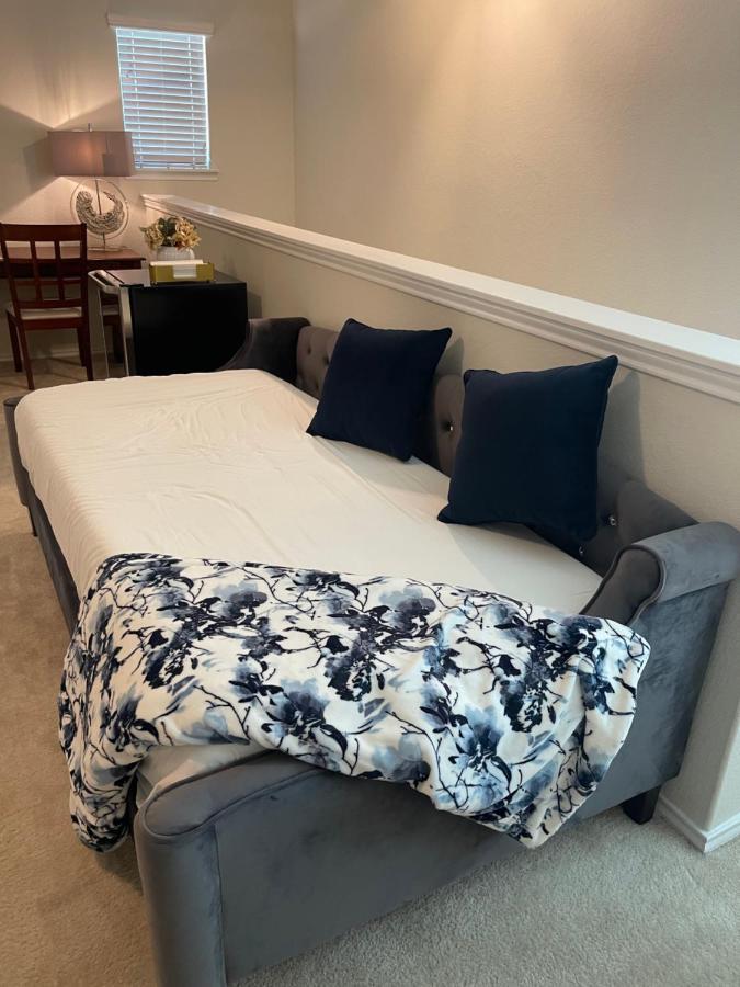 Holiday home N-e-g House - Near David Wayne Hooks Airport Houston