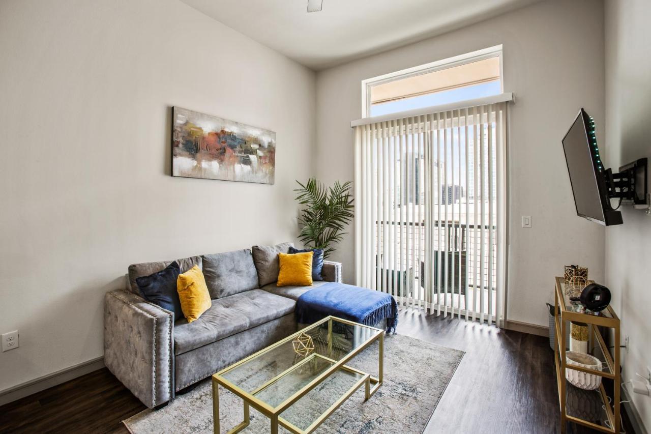 Downtown W Pool And Free Parking 6 *