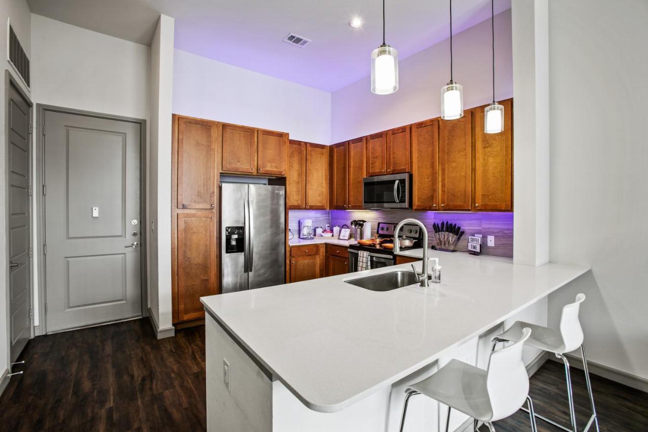 Apartment Downtown W Pool And Free Parking 6