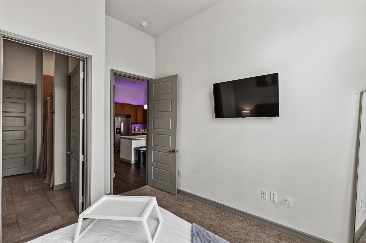 Apartment Downtown W Pool And Free Parking 6 *