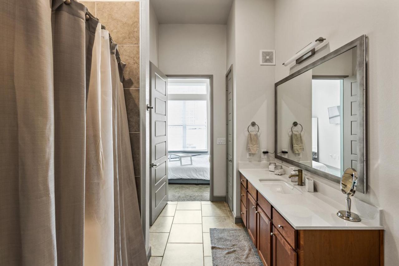 Downtown W Pool And Free Parking 6 *