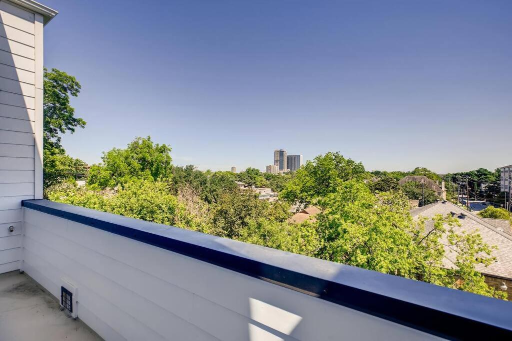 4 Story Mins To Downtown With Views Houston