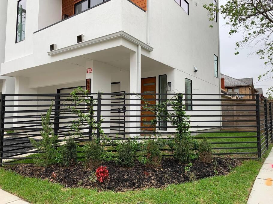 4 Story Mins To Downtown With Views Holiday home
