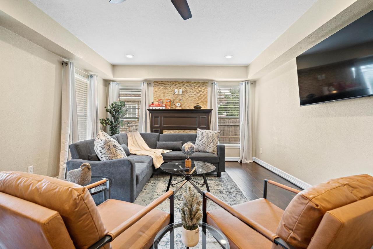 Nr Med Center, Dt, Midtown Game Sleep 16 Holiday home