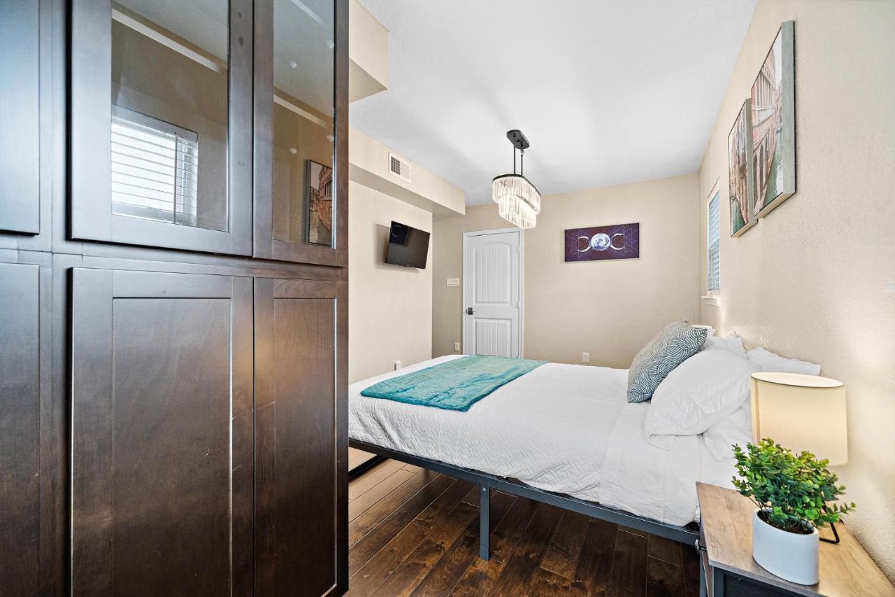 Nr Med Center, Dt, Midtown Game Sleep 16 Holiday home