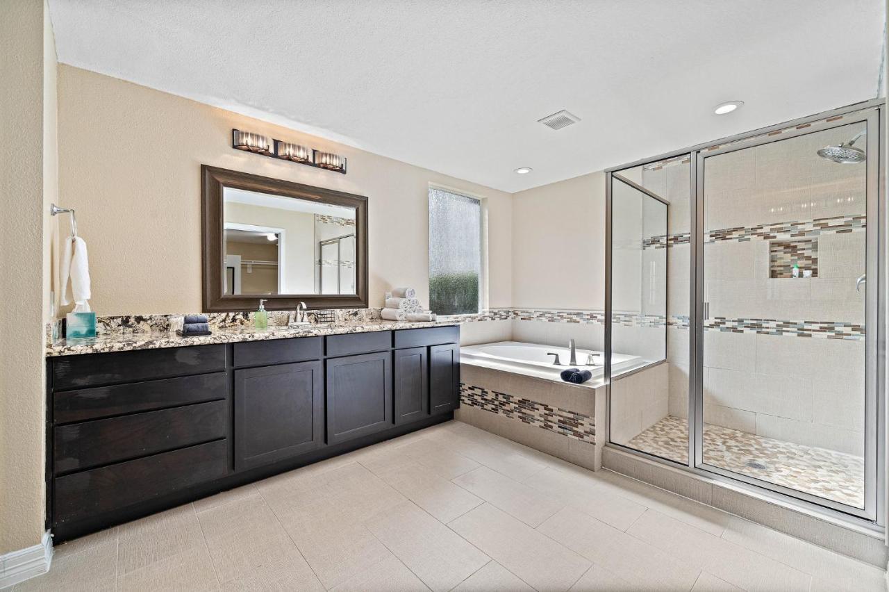 Holiday home Nr Med Center, Dt, Midtown Game Sleep 16