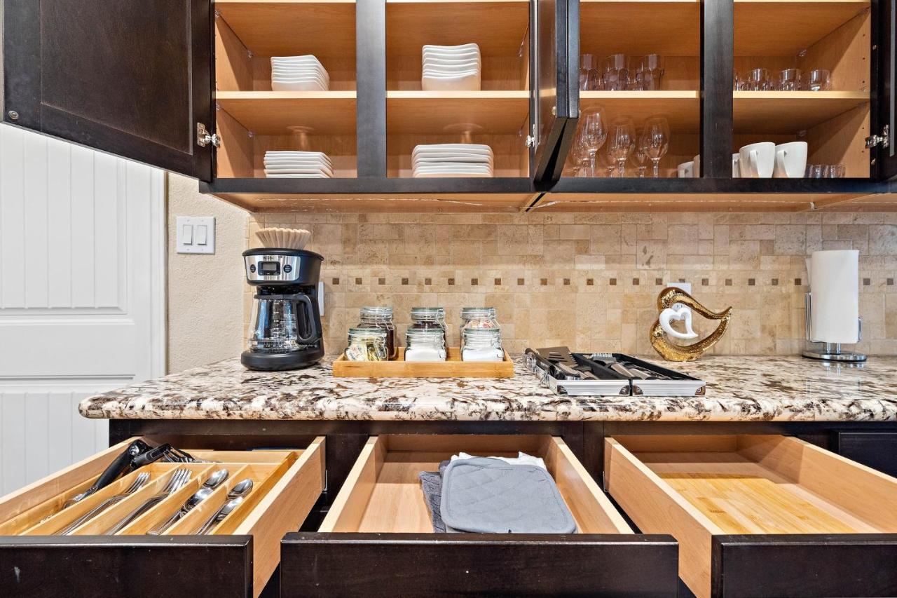 Holiday home Nr Med Center, Dt, Midtown Game Sleep 16 Houston