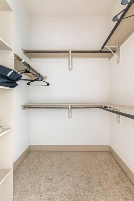 Apartment Cozy 1 Bedrm Unit/modern -midtown W/ Amenities