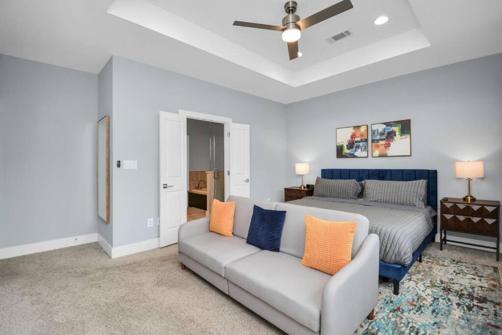 Holiday home Skyline Views - Sleeps 10 Near Downtown