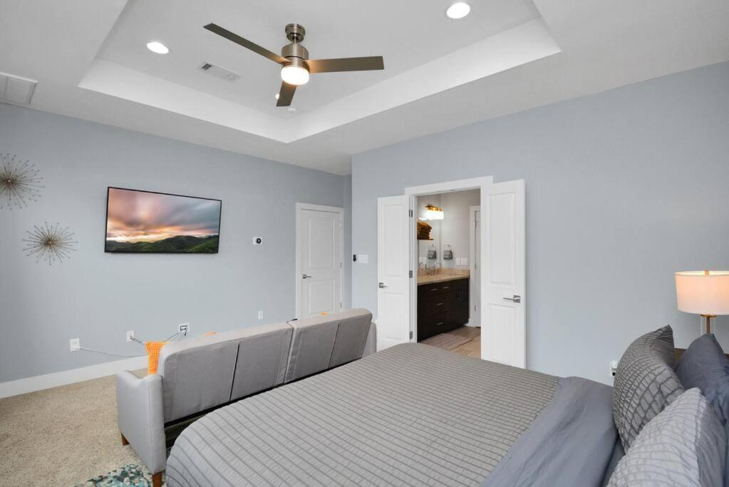 Skyline Views - Sleeps 10 Near Downtown * Houston