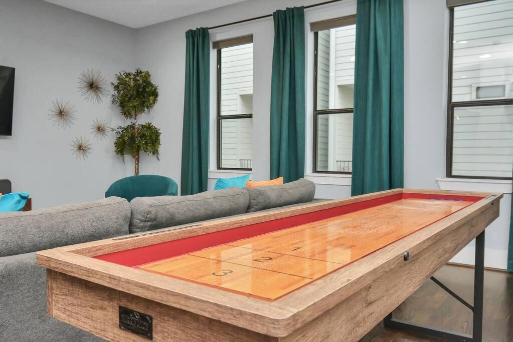 Skyline Views - Sleeps 10 Near Downtown Holiday home Houston
