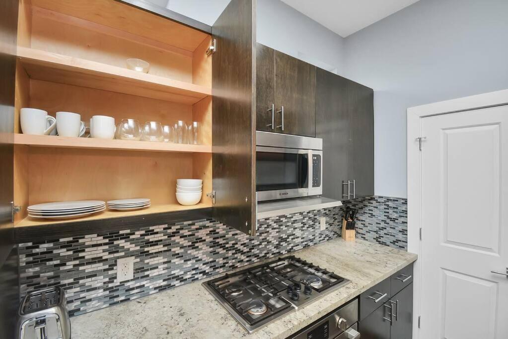 Skyline Views - Sleeps 10 Near Downtown