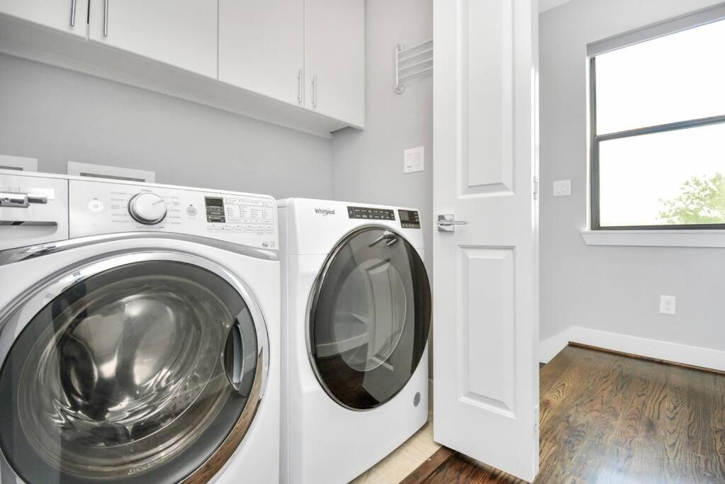 Holiday home Skyline Views - Sleeps 10 Near Downtown