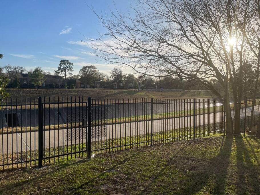 Apartment Luxury 2 Bedroom Near Tmc, Downtown, Museum District, Galleria, Medical Center *