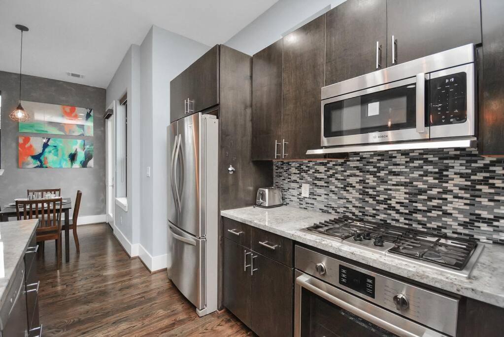 Holiday home Skyline Views - Sleeps 10 Near Downtown *